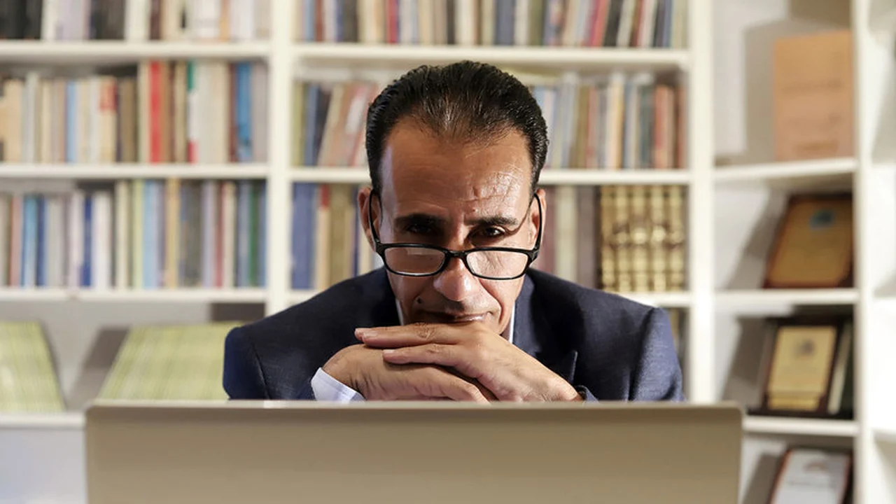 تجاوز الأزمات المهنية.. كيف نجحت كاتب في تخطي ضغائن الوسط الثقافي؟